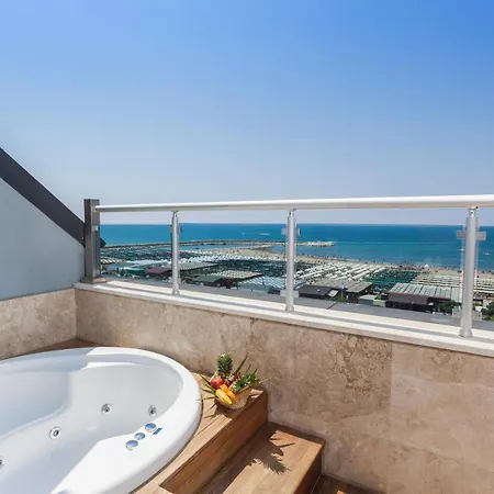 Commodore Elite & Ultra (adults Only) Feriested