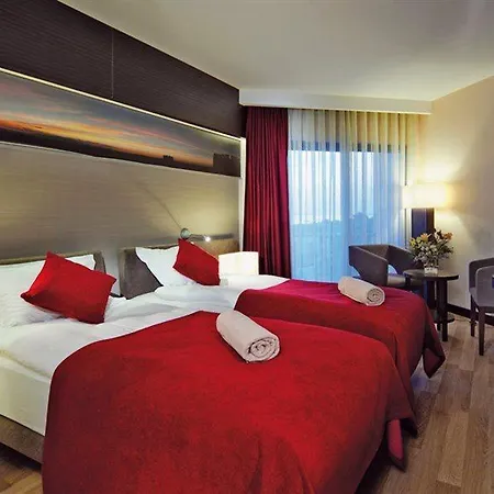 Commodore Elite & Ultra (adults Only)