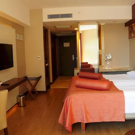 Θέρετρο Commodore Elite & Ultra (adults Only)